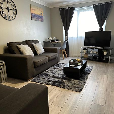 Modern Cosy Warm Home With Free Parking Τσέλμσφορντ Εξωτερικό φωτογραφία