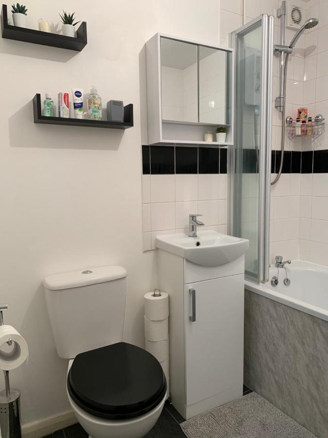Modern Cosy Warm Home With Free Parking Τσέλμσφορντ Εξωτερικό φωτογραφία