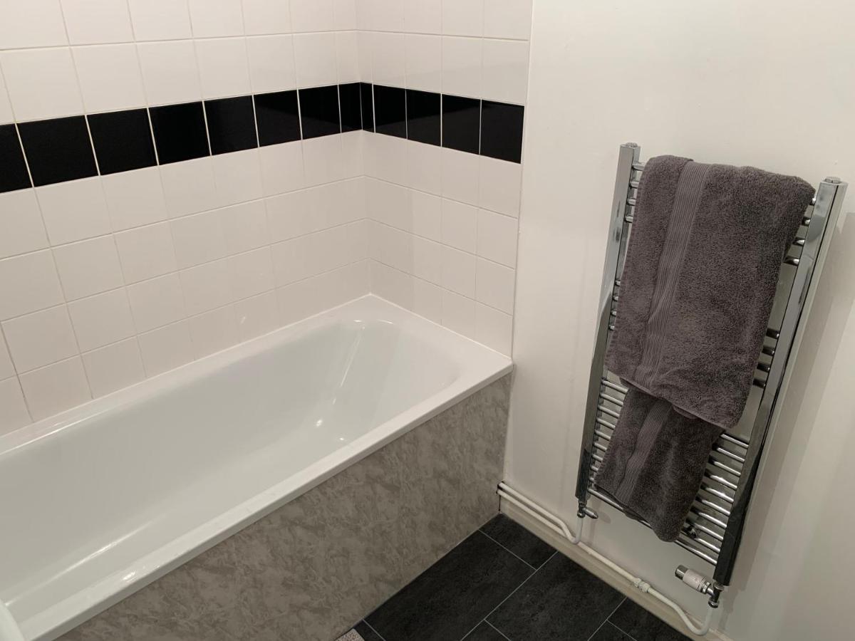 Modern Cosy Warm Home With Free Parking Τσέλμσφορντ Εξωτερικό φωτογραφία
