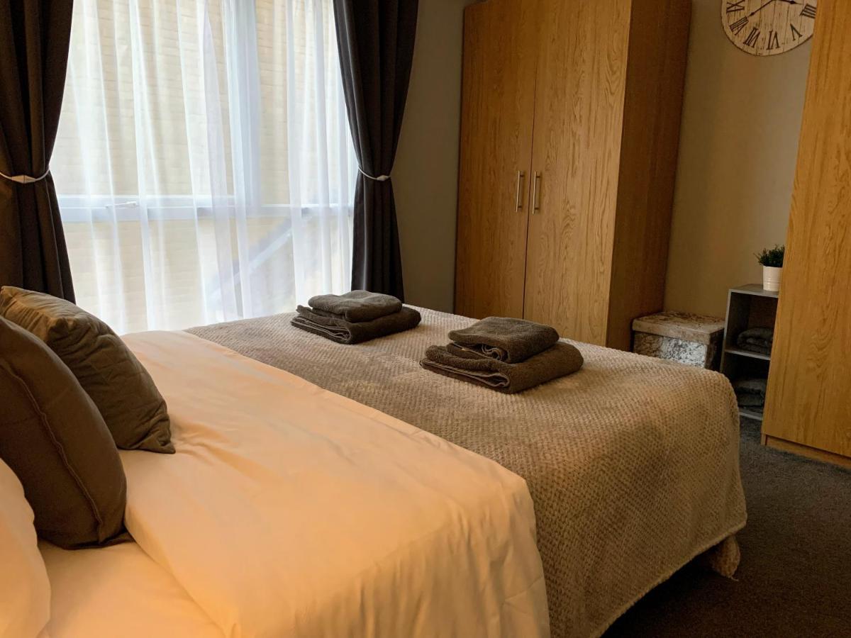 Modern Cosy Warm Home With Free Parking Τσέλμσφορντ Εξωτερικό φωτογραφία